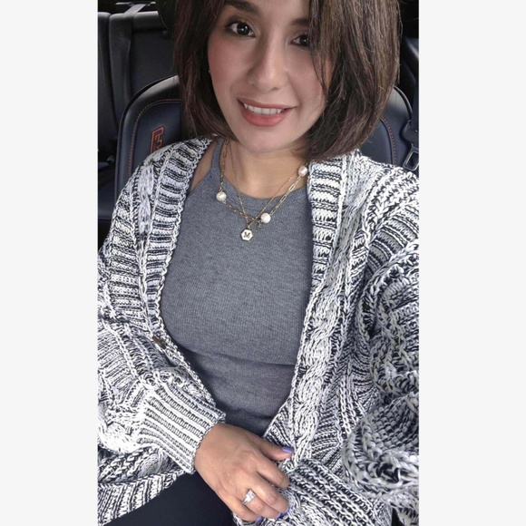 Oversized Grey Cable Knit Cardigan Long Sleeves Hip Length Buttoned - Picture 15 of 16